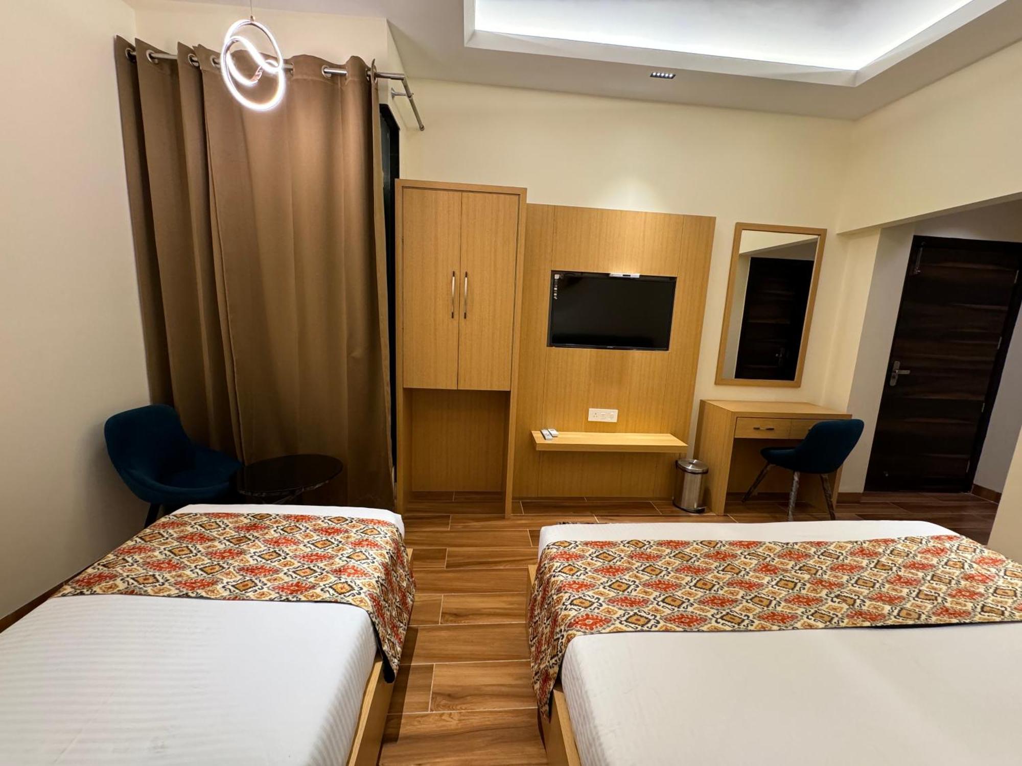 Hotel Heaven View - 50M From Golden Temple Амритсар Екстериор снимка